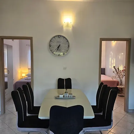 Apartment Mariva Dicmo